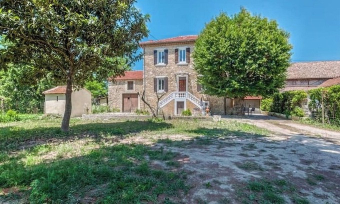 Pont-Saint-Esprit Villa | L'Ardeche en Provence avec parc ombragé