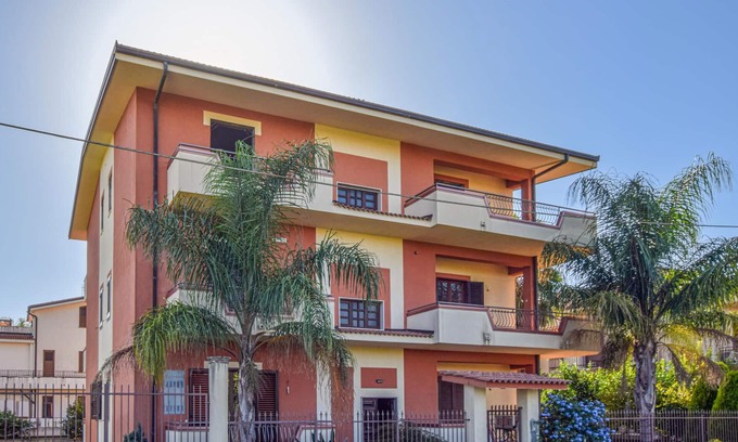 Locri Appartement | Are you dreaming of a relaxing vacation close to the sandy beach? Then this vacation apartment with