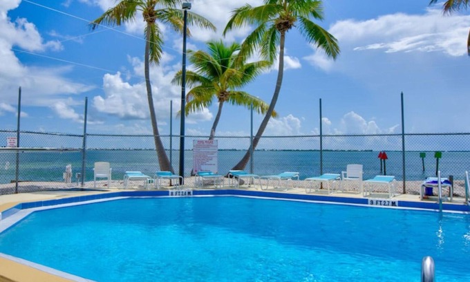 Cutthroat Harbor Estates Location De VR | Areca Palms Cudjoe Key, Florida nRV Concrete Pad only Rental RV’s are PROHIBITED