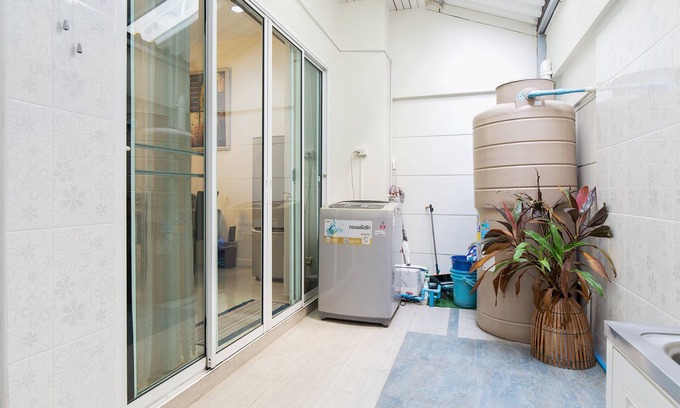 Nuanchan Maison | AreeHouse Bangkok 300m2 Townhouse. Family 1st choice. Near 7-11, BigC, SPA, MRT.