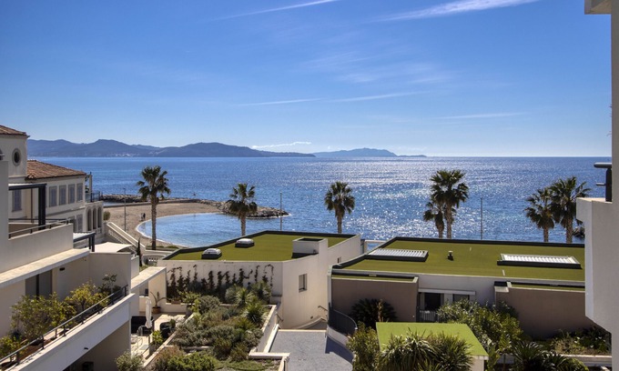 La Ciotat Appartement | Arello. Vue mer exceptionnelle, clim, accès plage