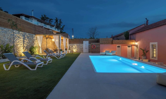 Archanes Appartement | Arhontiko Arhanes Eleni Suite - Getaway with Pool