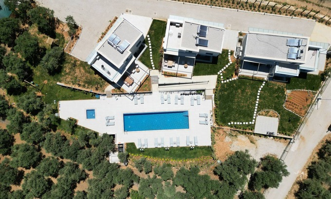 Pyrgos Psilonerou Villa | Ariadne Villa placed just a few hundred meters from the beach.