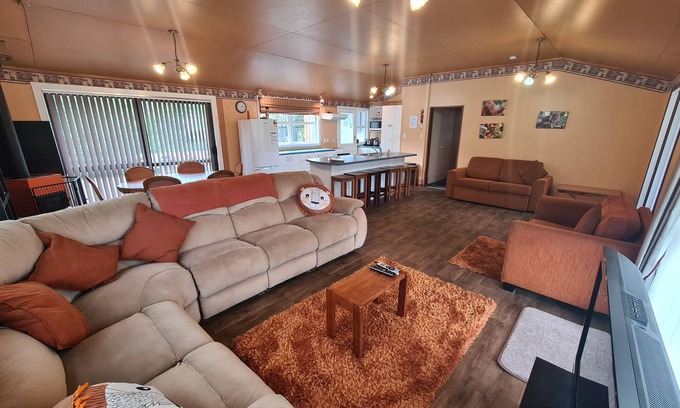 Pukehangi Maison | Arias COTTAGE (+ CABIN si disponible) Rotorua Family and Group Accommodation