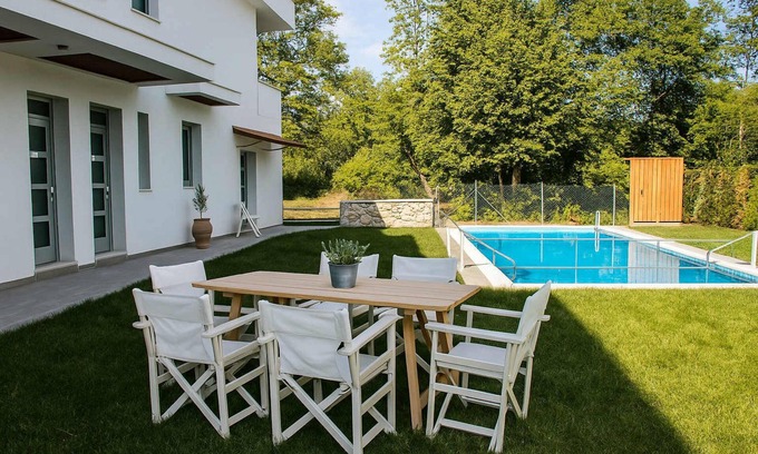 Olympiada Appartement | Aristotelia Gi Ikies - Cozy Pool & Sunny Getaway
