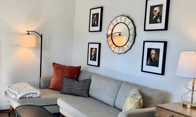 Arlington Maison | Arlington Home, Minutes to DC!, Secure Parking, King Bed, Firepit, Pet Friendly