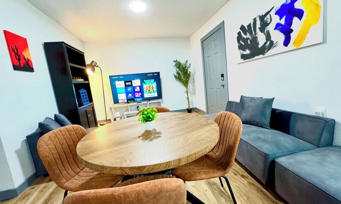 South Arlington Maison | Arlington Retreat 8 min Walk to AT&T Stadium, Global Life Field