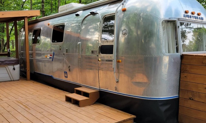 Hico Maison | Arlo is a cozy RV in delightful Hico with WiFi, AC