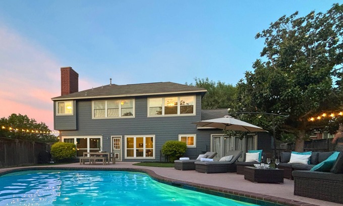 West Oak Hill Maison | Armadillo’s Pad – Pool, Game Room, Gym & more…