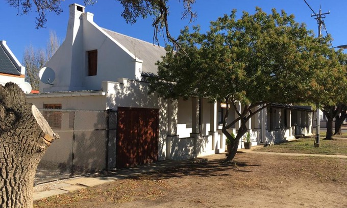 Robertson Maison | Arnheim Guest Cottage