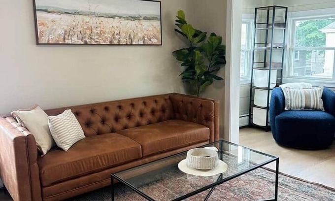 New Bedford Appartement | Arnold's: Renovated 2 Bedroom in New Bedford West End, walk to Buttonwood Park