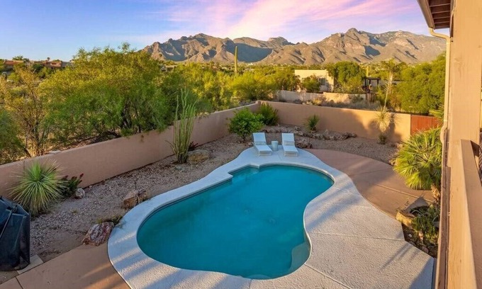 Shadow Hills Maison | Le Winston: 5 chambres, 3 w / salles de bains privées! Très bien situé, vue sur la montagne