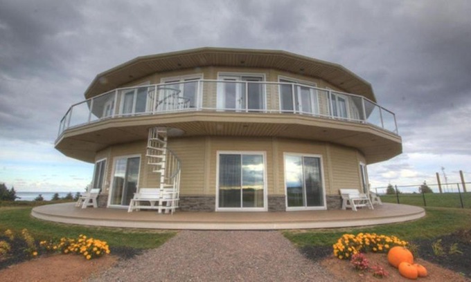 North Rustico Appartement | Around the Sea - Cana da's Rotating House, Suites & Tours