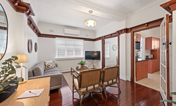 Clayfield Appartement | Art Deco in Ascot! ~ 2Bed / 1Bath / 1Car