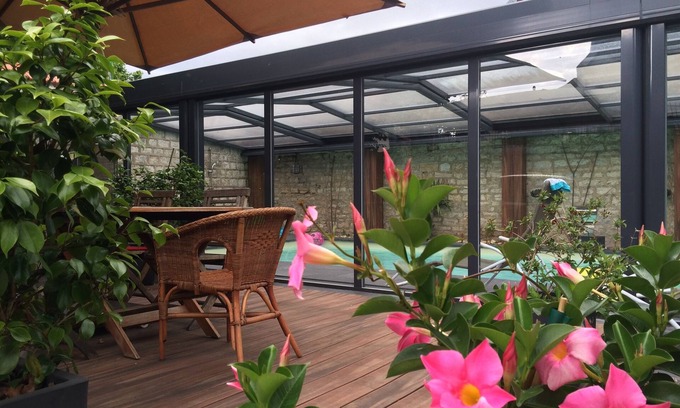 Dole Villa | Maison de centre ville art déco avec piscine pour 8 personnes maximums