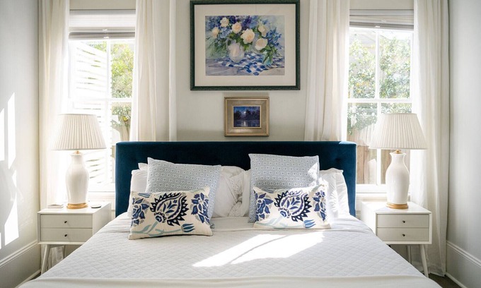 West Riverside Cottage | Art-filled 2-bedroom cottage with WiFi and AC in New Orleans