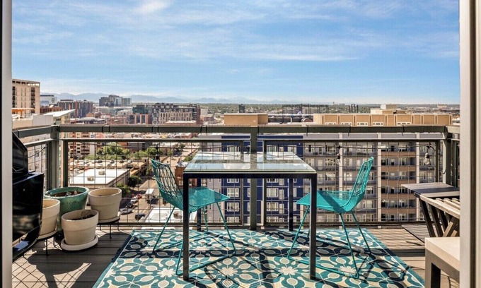 Ballpark Appartement | Art Lover's Dream: 2BD Luxury 30+ Day, Coors Field