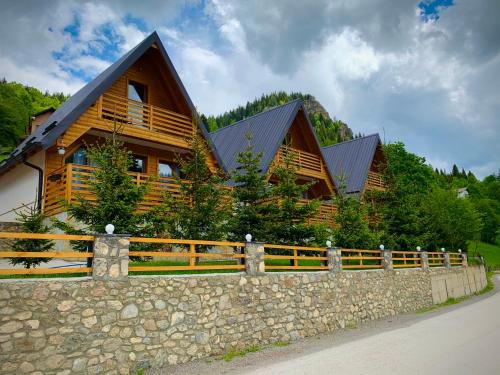 Pejë Chalet De Ski | Art Resort