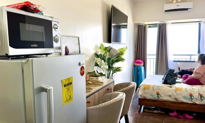 Salcedo Village Copropriété | ART's Nest at Air Residences Vibrant Condo in Makati central business district