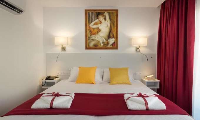Larnaca City Centre Appartement | Art & Wine Boutique Hotel