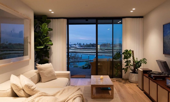 Shell Cove Appartement | Artemis Coast - Marina Views & Luxe Escape