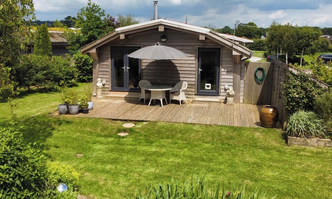 Longridge Cottage | ARTISAN LODGE, pet friendly, with open fire in Longridge