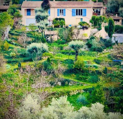 Nice Maison | Artist House With View Over The Hills