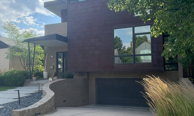 Hilltop Maison | Artistic and Modern 3-bedroom house with art studio and open creative space