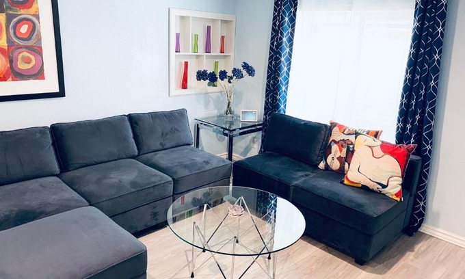 Briargate Appartement | Artsy home by Air Force Academy with office space