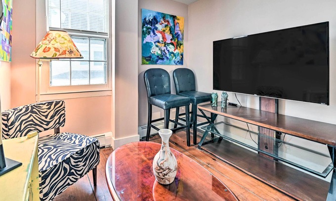 Oxford Appartement | Artsy Oxford Apartment: Walk to Farmers Market!