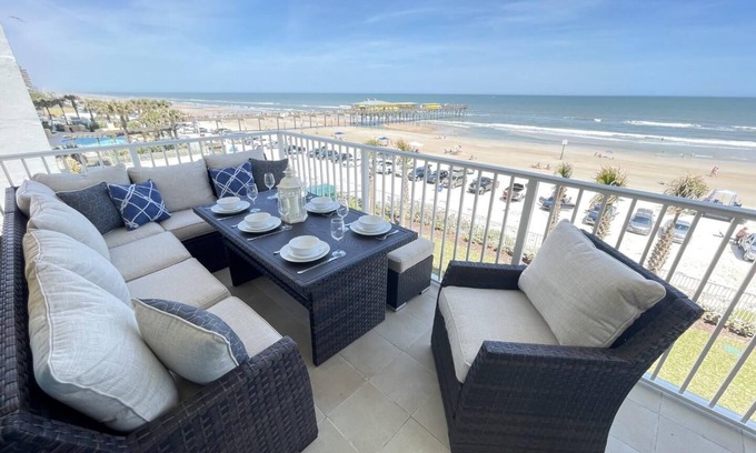 Ocean View Halifax Estates Copropriété | Aruba Unit 802 Brand new in 2021 - 4 BR Direct Oceanfront Condo - Large Balcony