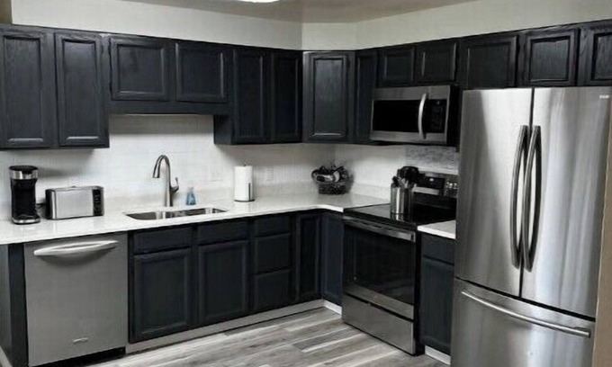 Arvada Plaza Area Maison | Arvada Luxury! Hot tub, Firepit, Pool table