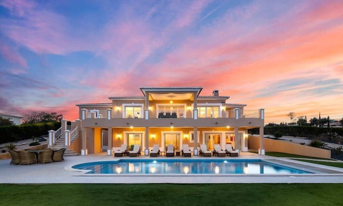 Luz Villa | As Palmeiras - Villa de luxe de 4 chambres avec piscine et vue imprenable sur l'océan!