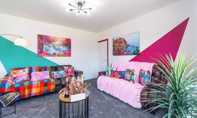 Hull Maison | Aseda 4BR Parking, Game Zone -pool Table, Garden