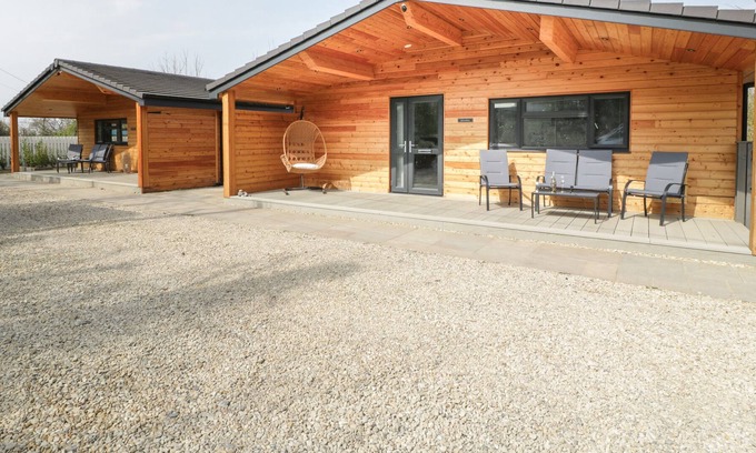 Winscombe Maison | ASHFORD, pet friendly, with a garden in Churchill, Somerset