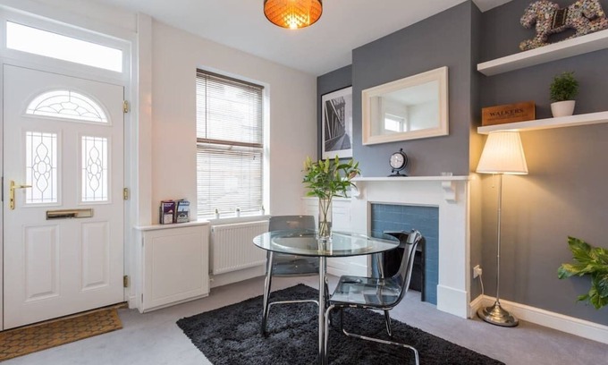 Luton Maison | Ashton House: Charmante maison de deux chambres idéale pour l'aéroport de Londres Luton