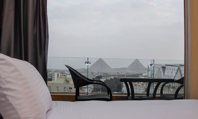 Oula Lit Et Petit-Déjeuner | Asia Pyramids View
