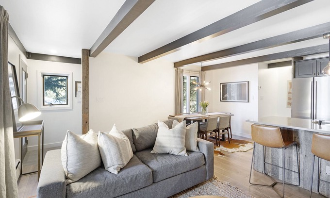 Aspen Copropriété | Aspen Core condo. Walk to ski runs and restaurants