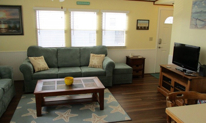 Assateague Pointe Maison | Assateague Pointe 2 br/1 ba 2 outdoor pools -in WOC.
