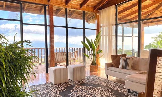 Bolivar Maison | Astonishing view at Poás Volcano slopes: Casa Lili