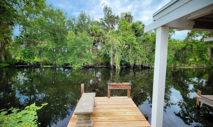 Astor Maison | Astor Serene Riverfront Retreat with 2 boat slips and a dock
