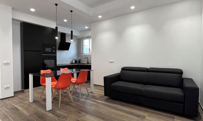 Quartiere XXXIV Lido di Ostia Levante Appartement | At 85, Lido di Ostia, Rome