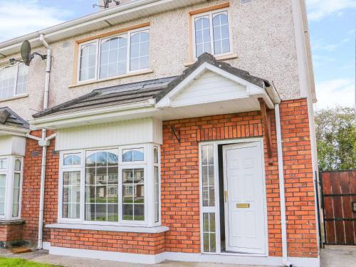 Newcastle West Maison | At Home in Oak Park