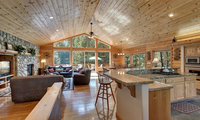 Christmas Valley Cabine | 7 chambres à coucher + salon + 5 salles de bain, bain à remous, sauna, hammam, billard et plus!