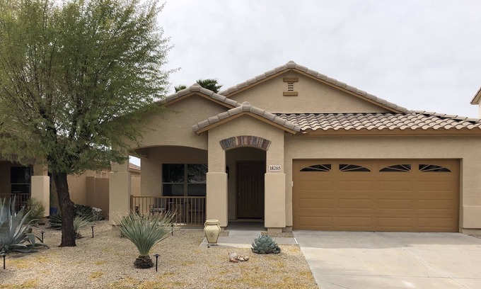 Entrada Del Oro Maison | AT THE BASE OF THE SUPERSTITION MOUNTAINS. 3-6 MONTH MINIMUM STAY