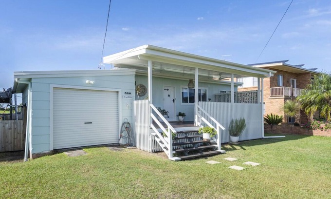 Brooms Head Appartement | At The Beach, Laid back lifestyle - get away, switch off & unwind - Pet Friendly