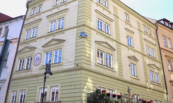 Mala Strana Appartement | At the Blue Lion & Parking Assistance