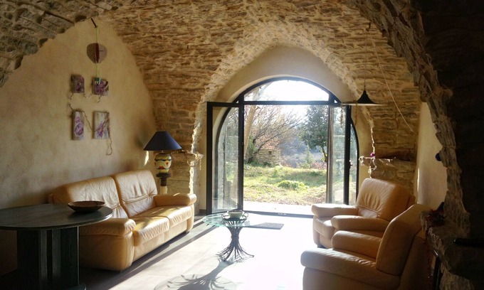 Ferrieres-les-Verreries Maison | Aux portes des cévennes, maison de pierres rénovée, très calme, terrain privé