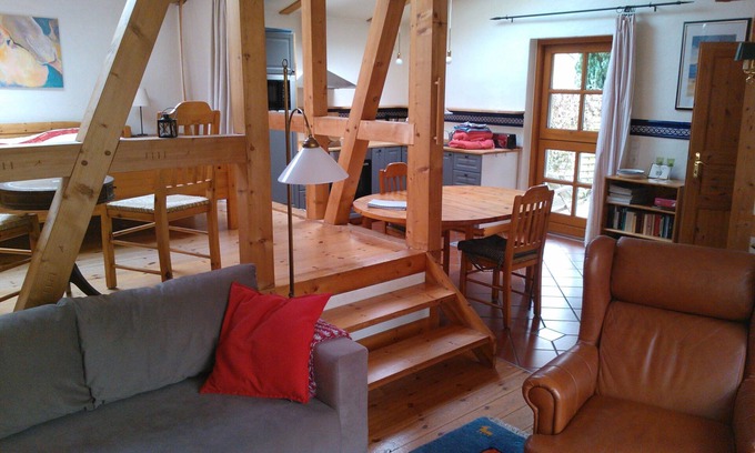 Alvern Appartement | aux portes de Celles dans le jardin semi-naturelle avec de nombreux animaux calme et reposant