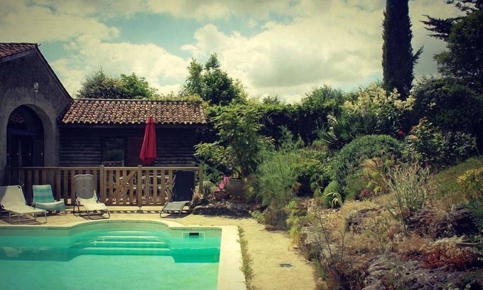 Faveraye-Machelles Cottage | Gîte 3 épis avec piscine, vignoble du Layon, 5 personnes, idéal pour famille.